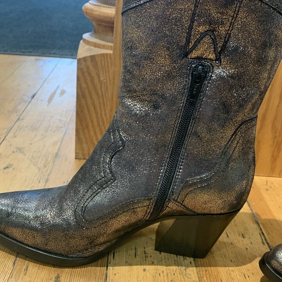 Casta metallic leather boot style Tonya. New in box. Portugal comfort fashion! - Picture 5 of 10